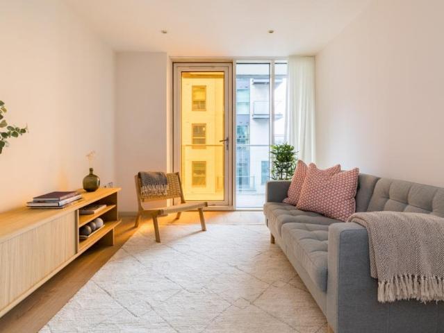 Millharbour, E14 1 bed apartment to rent £3,500 pcm £808 pw