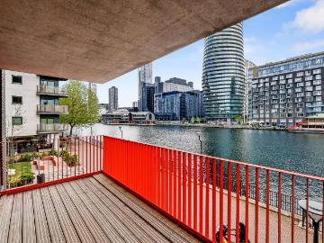 Millharbour, London, E14 2 bed flat to rent £5,100 pcm £1,177 pw