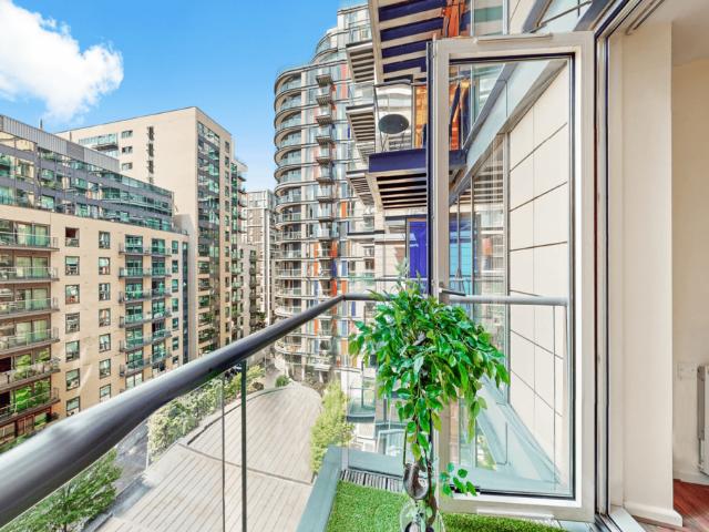 Millharbour, London, E14 1 bed apartment to rent £2,500 pcm £577 pw