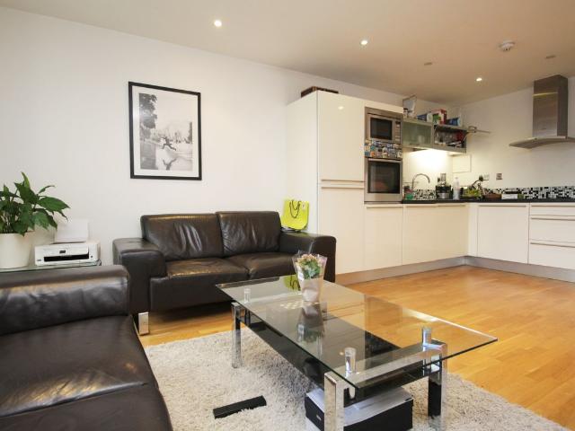 Millharbour, London E14, 1 bed flat to rent, £2,150 pcm | PrimeLocation