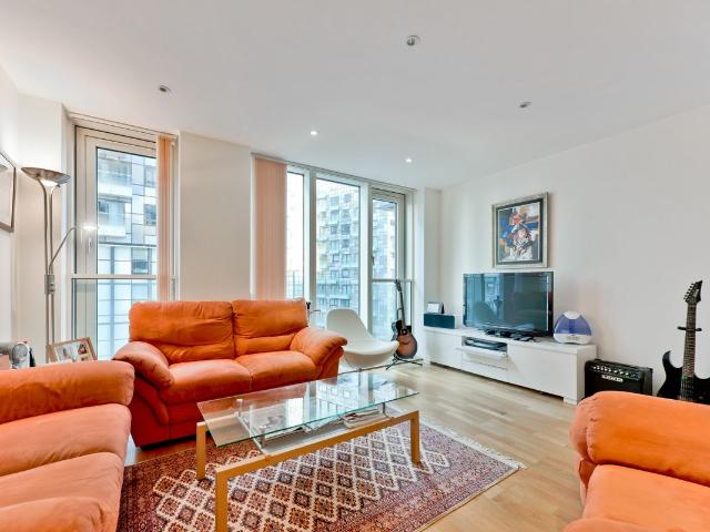 Millharbour, London E14, 1 bed flat to rent, £2,300 pcm | PrimeLocation