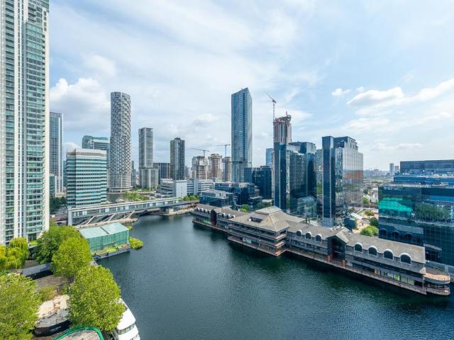 Millharbour, London E14 2 bed apartment to rent £2,750 pcm £635 pw