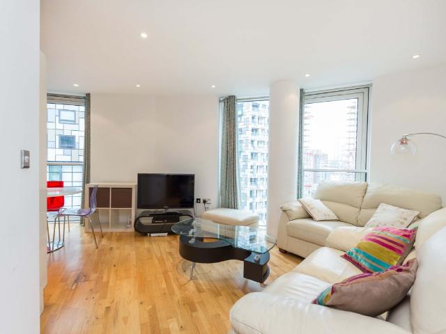 Millharbour, London E14, 2 bed flat to rent, £2,600 pcm | PrimeLocation