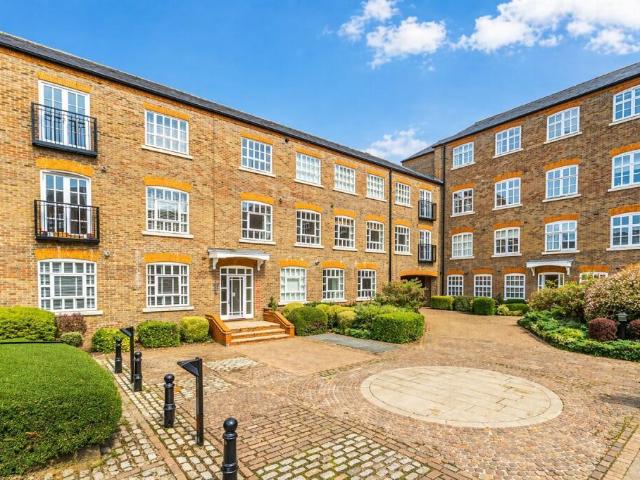 Milliners Court, St Albans AL1 2 bed apartment to rent £1,800 pcm £415 pw