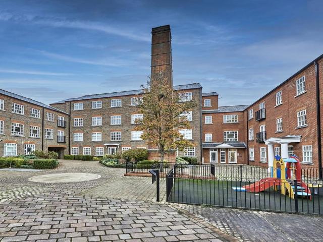 Milliners Court, St Albans AL1 2 bed apartment to rent £2,000 pcm £462 pw