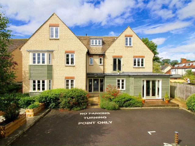 Millins Yard, Witney OX28 1 bed apartment to rent £1,100 pcm £254 pw