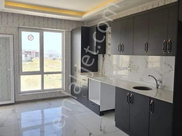Millioğlu İnşaat'tan Beykent'te Kiralık Geniş 3+1 Daire