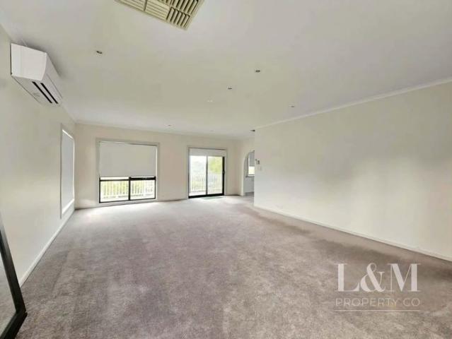 Million Dollar City Views in Great Location. !