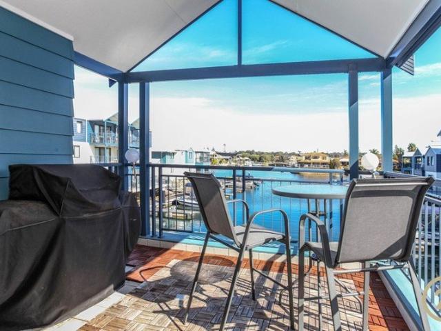 Millionaires Waterfront Lifestyle 2 x 2 Apartment