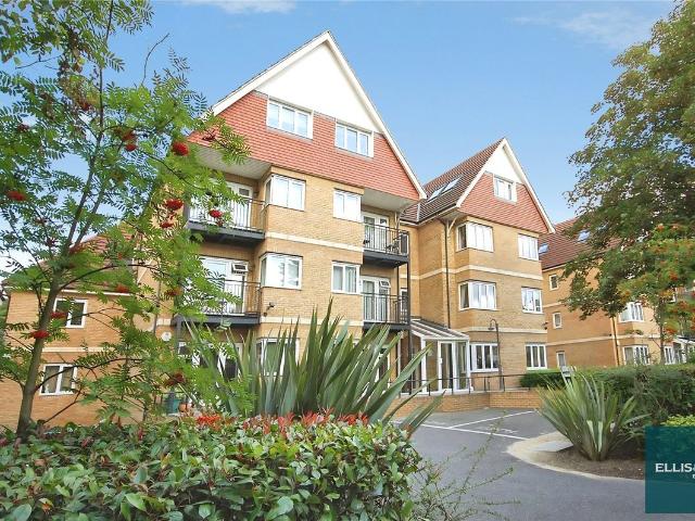 Milligan Lodge, Finchley, London N3, 2 bed flat to rent, £2,250 pcm | PrimeLocation