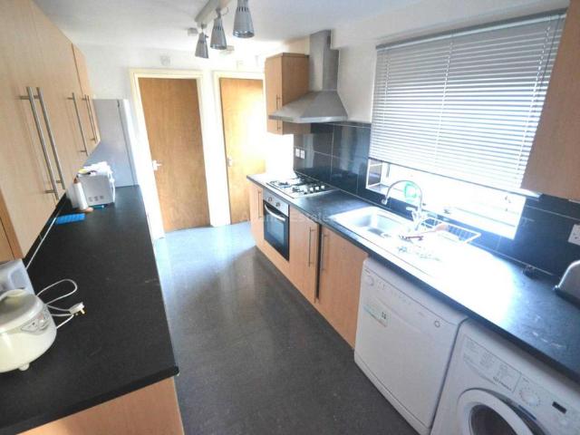 Millman Road, Reading 5 bed terraced house to rent £2,975 pcm £687 pw