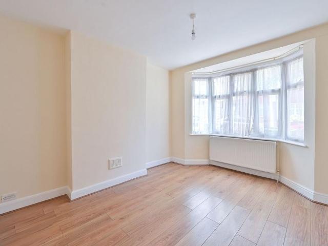 Millmark Grove, New Cross, London, SE14 4 bed terraced house to rent £3,250 pcm £750 pw