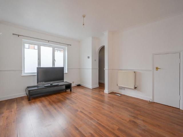 Mills Grove, Poplar, London, E14 3 bed house to rent £2,500 pcm £577 pw
