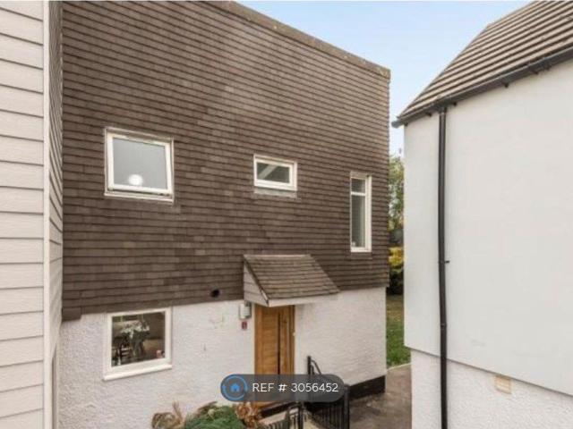 Millson Close, London N20, 2 bed end terrace house to rent, £2,250 pcm | PrimeLocation