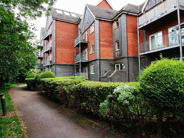 Millward Drive, Fenny Stratford, Milton Keynes MK2, 2 bed flat to rent, £1,200 pcm | PrimeLocation
