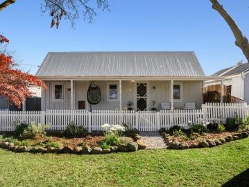 Millthorpe Cottage Filled with Charm
