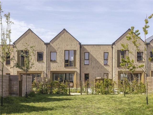 Milne Avenue, Cambridge, CB3 3 bed terraced house to rent £3,275 pcm £756 pw
