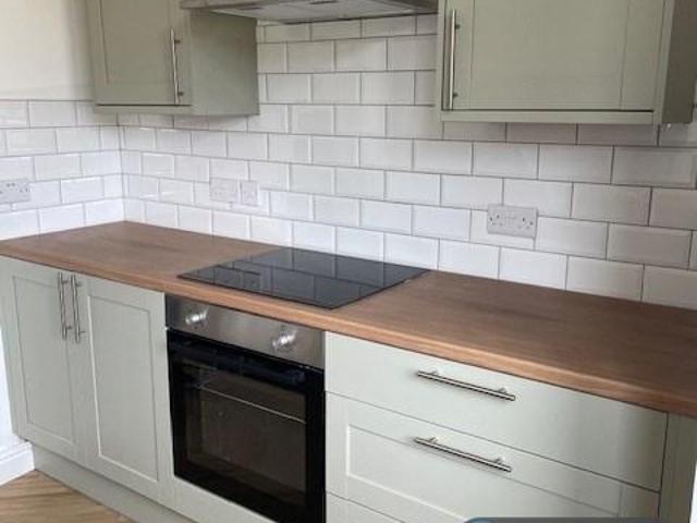 Milne Road, Hull, HU9 2 bed semi detached house to rent £795 pcm £183 pw