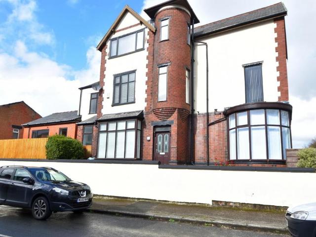 Milner Avenue, Seedfield BL9 1 bed in a house share to rent £625 pcm £144 pw