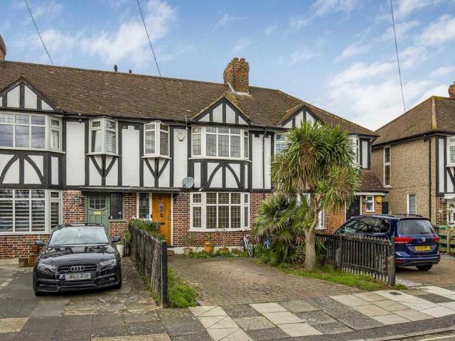 Milner Drive, London, TW2 7PH, United Kingdom | 3 bed house for rent #139543737 | Rentberry