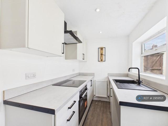 Milner Road, Darlington, DL1 2 bed end of terrace house to rent £795 pcm £183 pw