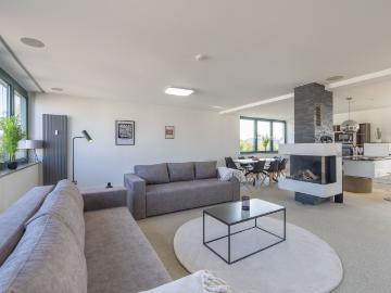 MiLPAU Bochum1: Deluxe Penthouse Fireplace Parking Kitchen for 10 Guests