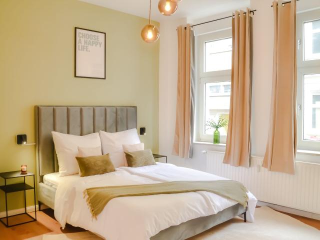 MILPAU Essen1: Experience Stylish Living in the Heart of Essen: Studio Apartment with Private Terrace, Essen Amsterdam Apartments for Rent