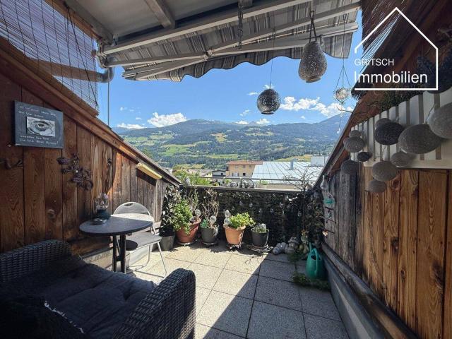 MILS Charmante 3 Zimmer Dachgeschosswohnung mit Panoramablick, Balkon & Tiefgaragenplatz