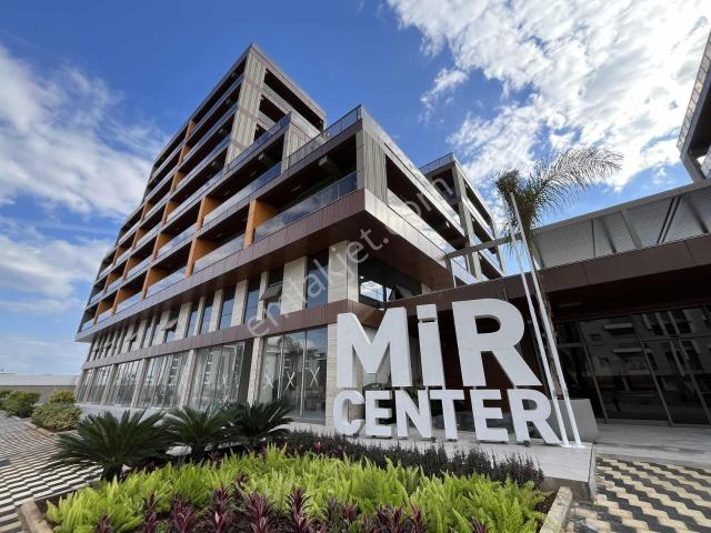 Mir Center'da Arakat Full Özellikli 1+1 Daire