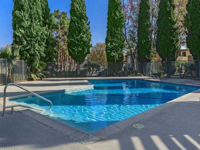Mirage, Bakersfield 2 Bedroom Apartment for Rent at 2601 S Real Rd, Bakersfield, CA 93309