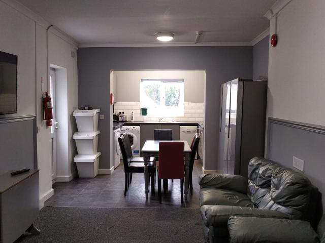 Mirador Crescent, Uplands, Swansea SA2 0QX StudentDigz Ltd