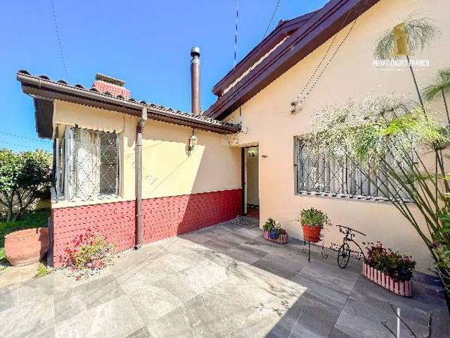 MIRAFLORES ARRIENDO CASA DOS PISOS CON JARDÍN QUINCHO 4D 2B