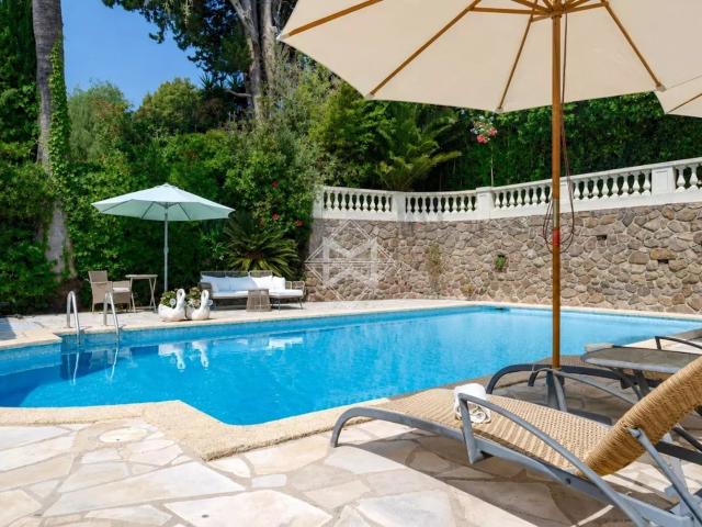 Miramar à pied. Une villa familiale avec vue mer Théoule. 234m² Théoule sur Mer