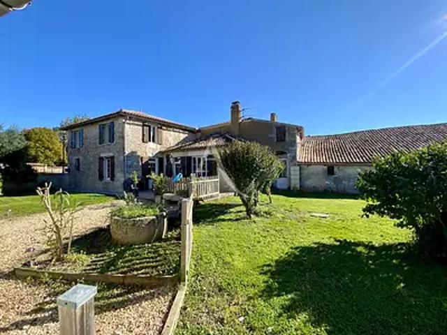 Mirambeau 17150 Achat / Vente maison 6 pièces t6 au dernier étage
