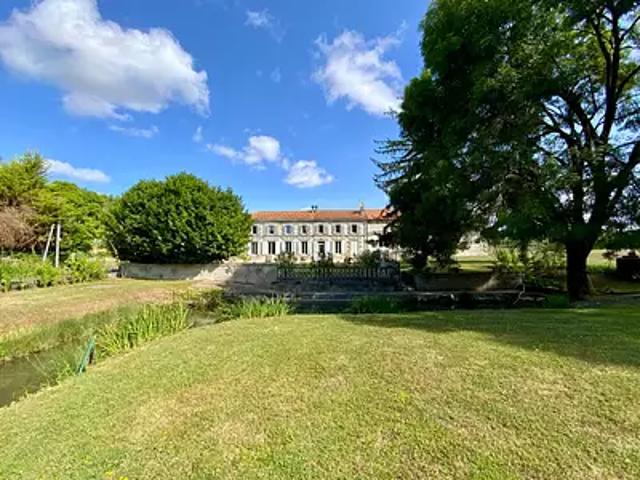 Mirambeau 17150 Achat / Vente maison 6 pièces t6 au dernier étage