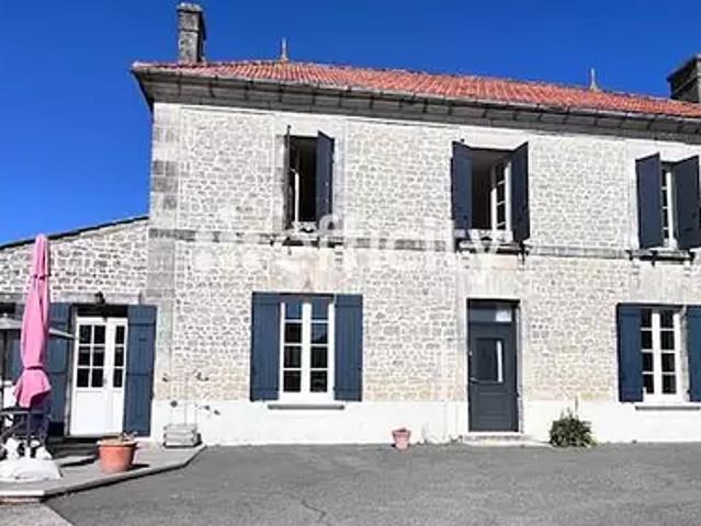 Mirambeau 17150 Achat / Vente maison 6 pièces t6 jardin