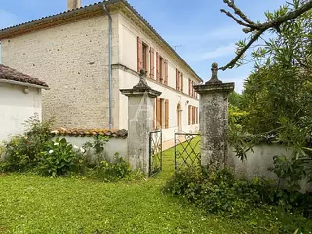 Mirambeau 17150 Achat / Vente maison 7 pièces t7 au dernier étage
