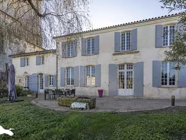 Mirambeau 17150 Achat / Vente maison 7 pièces t7 parking