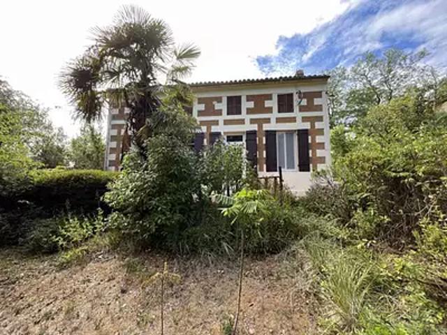 Mirambeau 17150 Achat / Vente maison 8 pièces t8 parking
