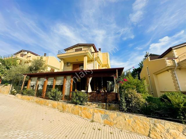 Mir'den Gömeç Keremköy'de Havuzlu Sitede 4+1 Satılık Villa