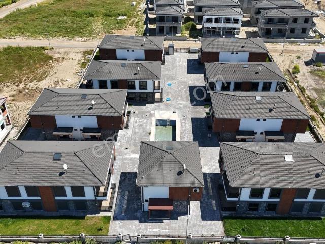Mir'den Ören'de Havuzlu Güvenlikli Sitede Premium Lüks Villalar