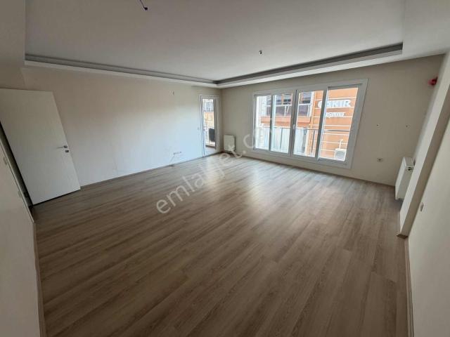 Mir'den Menderes Caddesi Üzeri Arakat 170m2 Ferah Satılık 3+1