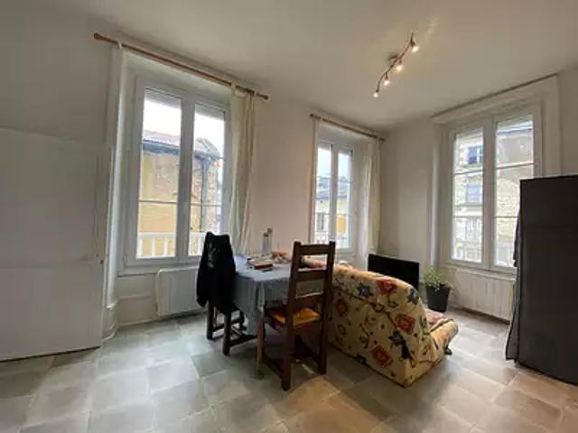 Mirebeau 86110 Location appartement 1 pièce t1 au dernier étage