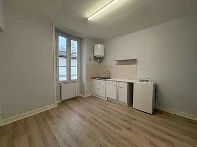 Mirebeau 86110 Location appartement 2 pièces t2 au dernier étage