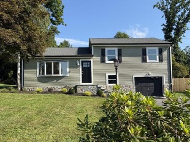 Mist Hill Dr, Brookfield, Home For Sale