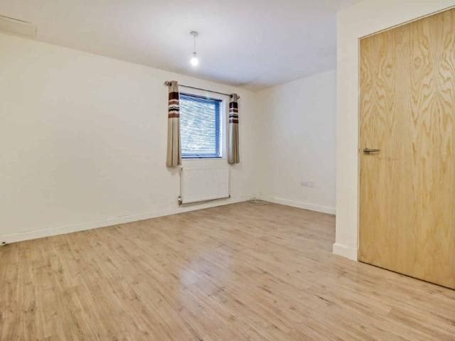 Mistletoe Court, Swindon, 15 Seacole Crescent, SN1