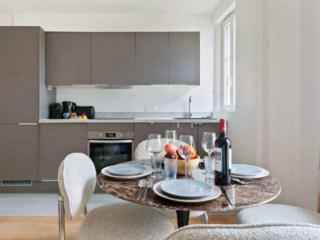 Mistral Suite: Splendid Parisian apartment, Paris Amsterdam Apartments for Rent