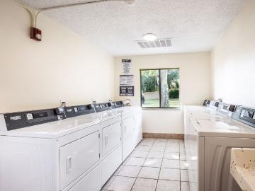 Misty Oaks 1 Bedroom Apartment for Rent at 744 Spring West Rd, Orlando, FL 32818