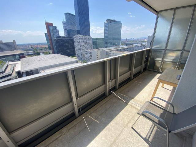 Mischek Tower Wohnung im 13. Stock mit Panoramablick, Terrasse und Loggia