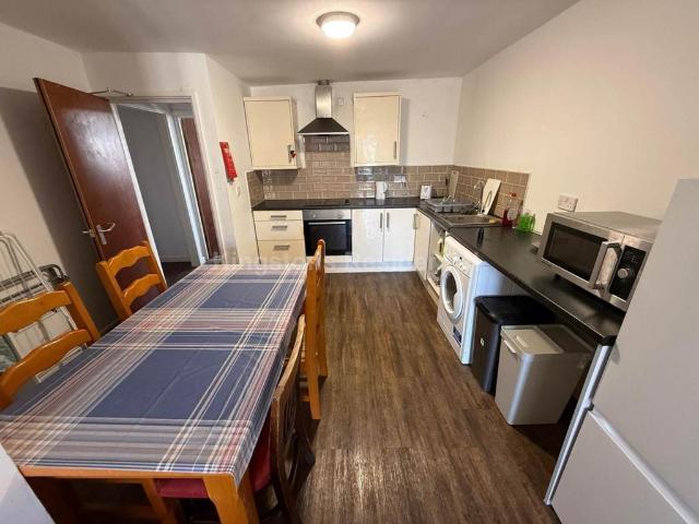 Miskin Street, Cardiff CF24 4 bed apartment to rent £1,900 pcm £438 pw
